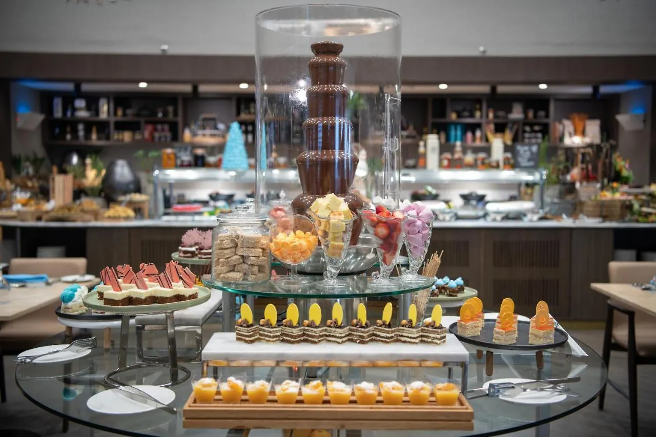 Radisson Blu Hotel, Jeddah Corniche 4*,  Saudi Arabia